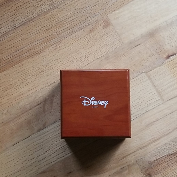 Vntg Disney Lorus Backwards Goofy Watch w/case - Picture 2 of 10